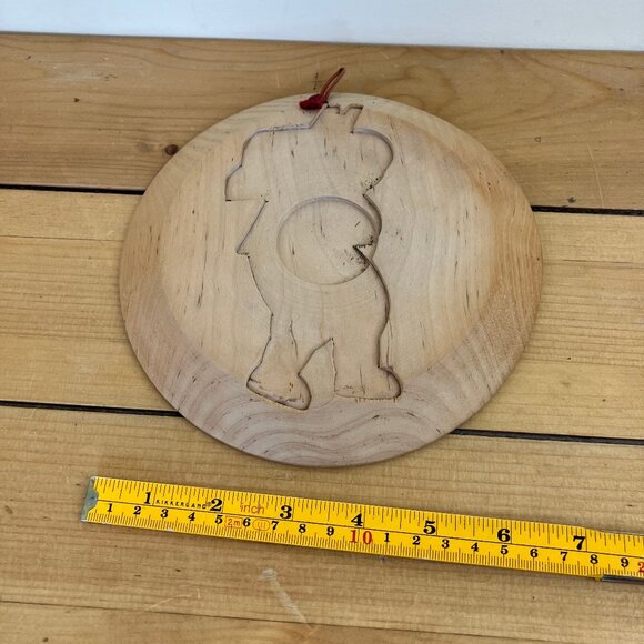 Folk Art Wooden Carving The Wood Carrier Vintage Decorative Wall Hanging Plate - Picture 4 of 4
